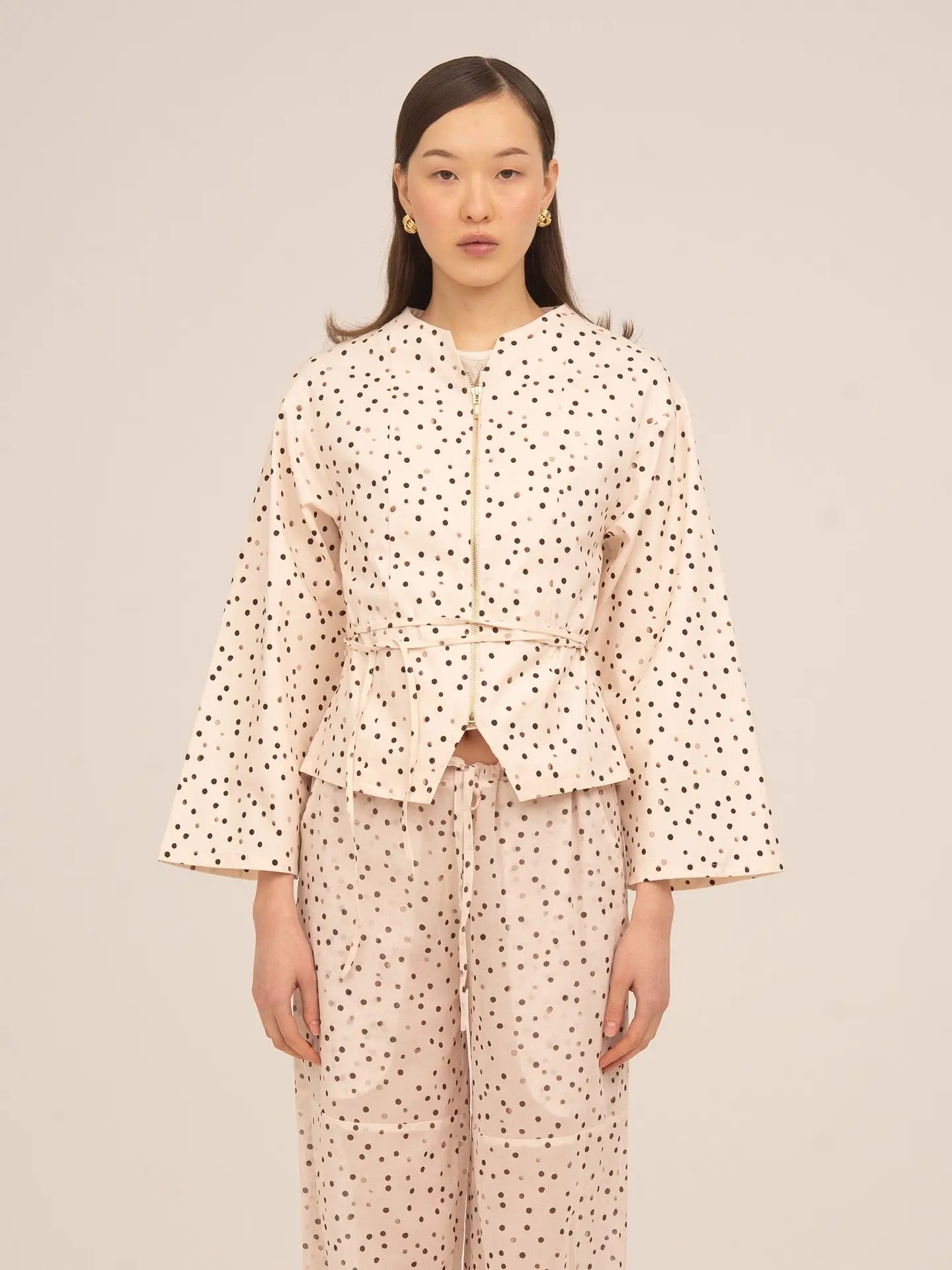 Carmen Says - Chaqueta Fuji De Lunares Crema spot top