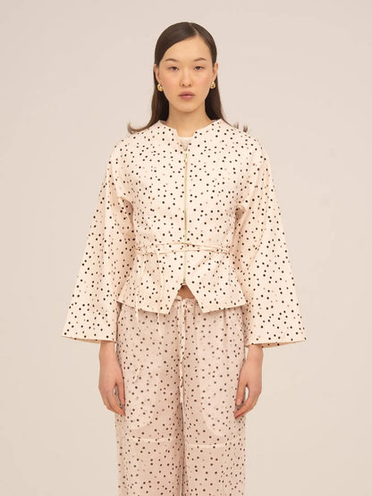 Carmen Says - Chaqueta Fuji De Lunares Crema spot top