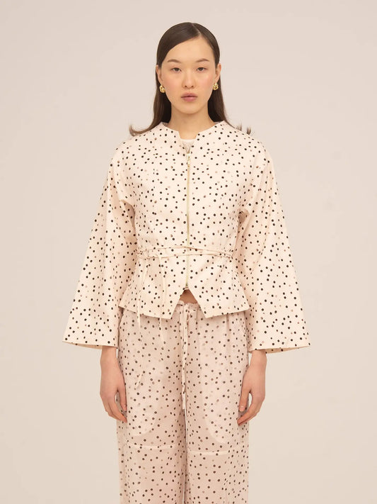 Carmen Says - Chaqueta Fuji De Lunares Crema spot top