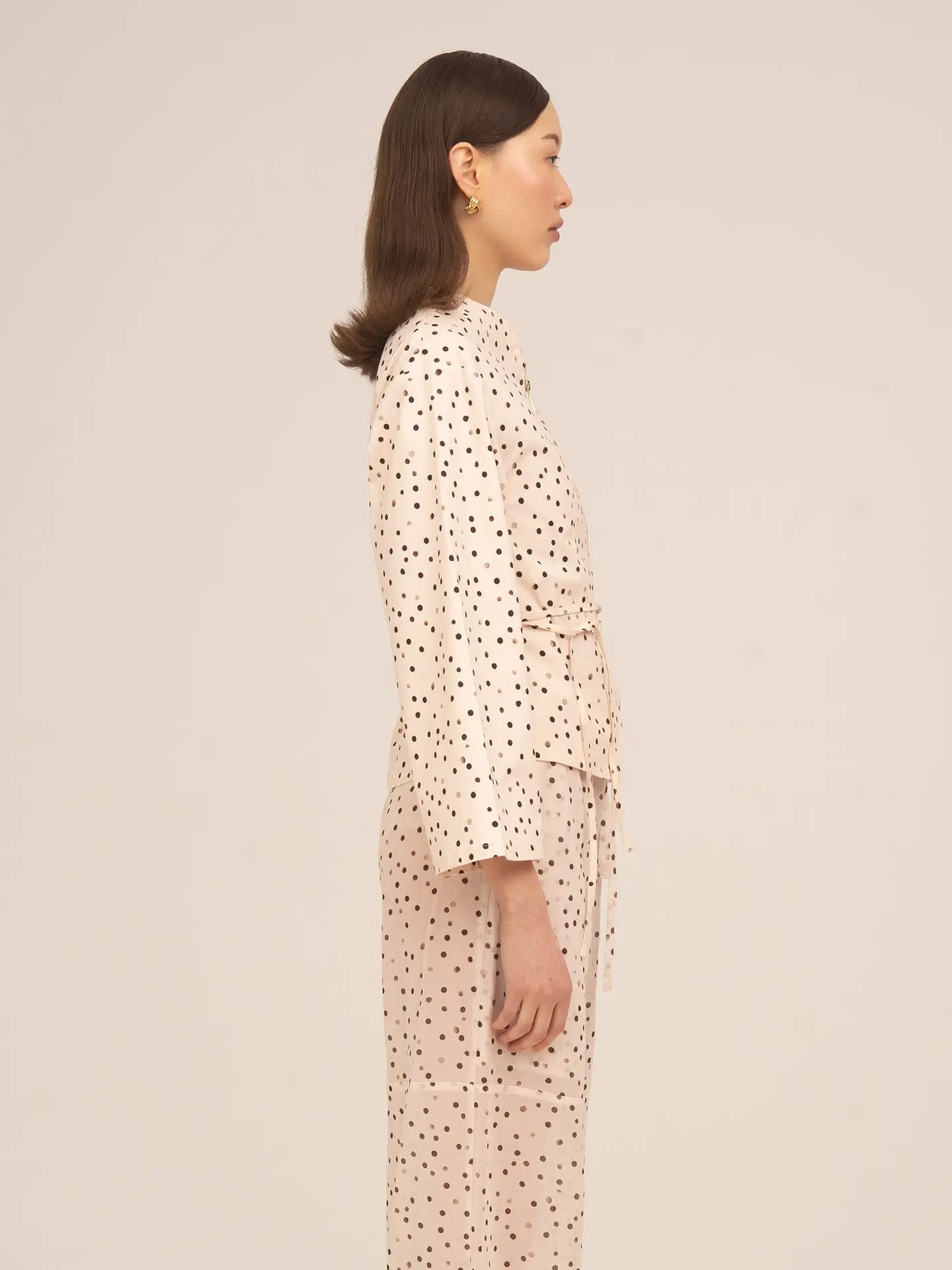 Carmen Says - Chaqueta Fuji De Lunares Crema spot top